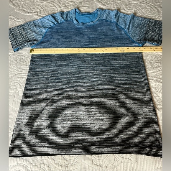 Lululemon Athletica Blue Black Gradient Short Sleeve Tee - Picture 3 of 7